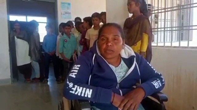 sidhi: Teachers and students mobilized against the in-charge principal