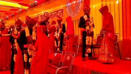 थामा एक-दूजे का हाथ, 52 जोड़ें बने जीवन साथी