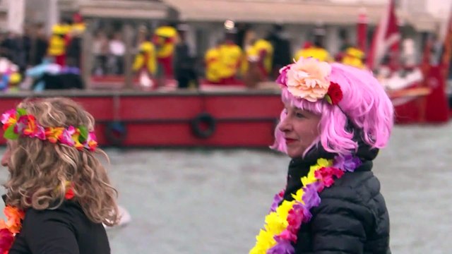 Venezianische Masken, satirische Figuren: Italien steht im Zeichen des Karnevals
