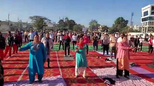 योग शिविर: कोरोना ने सिखा दिया कि सुरक्षित रहना है तो योग नियमित करें