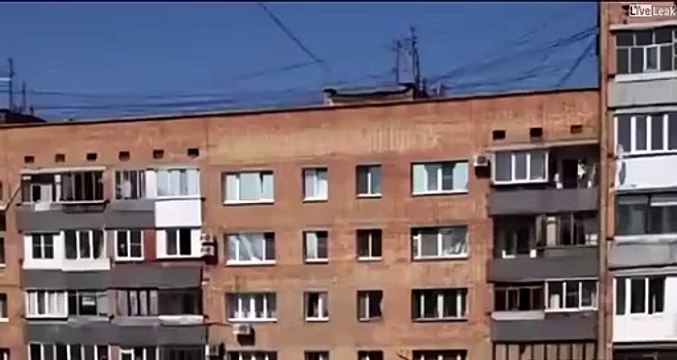 Il a un zoom très puissant