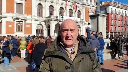 Jesús Julio Carnero acude a la manifestación de apoyo a la familia de India y Paloma