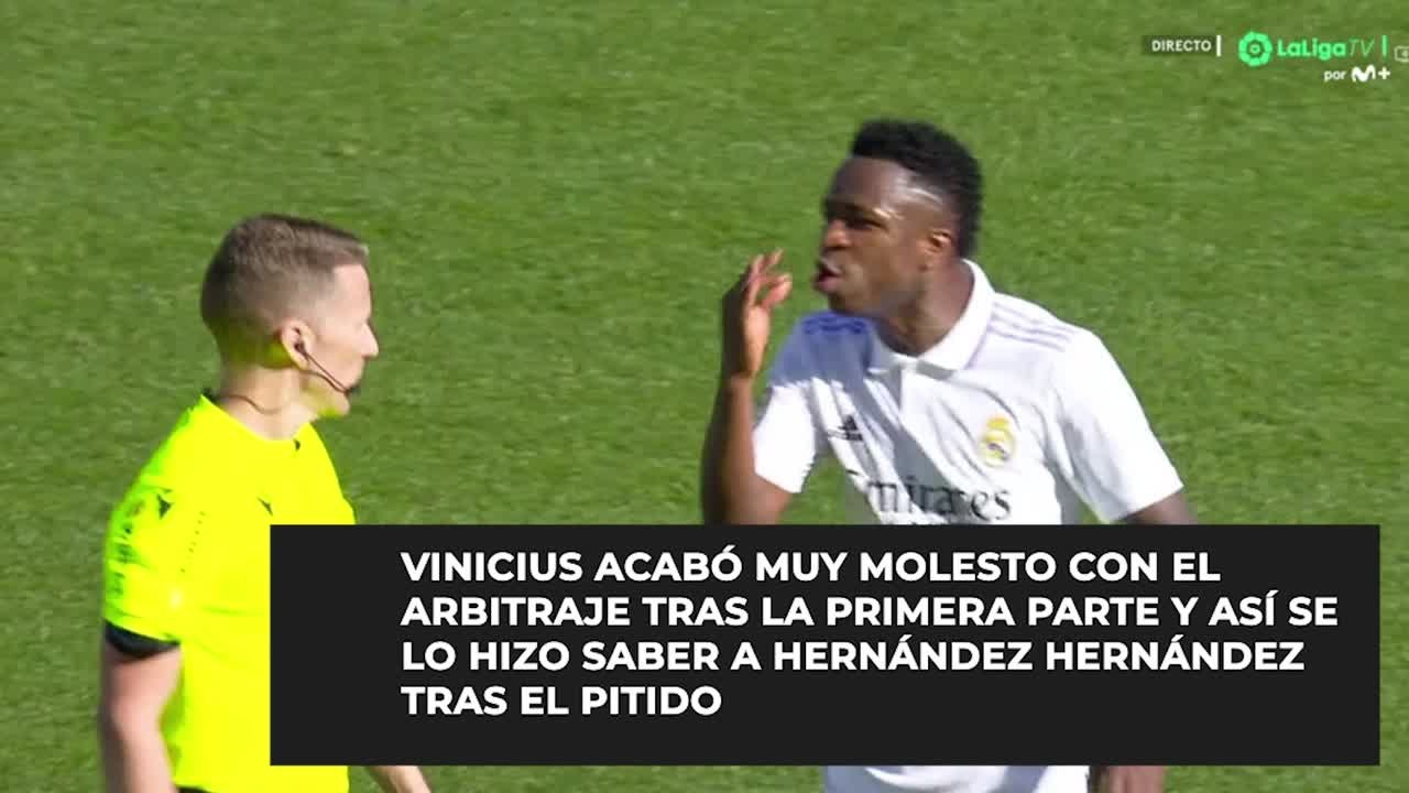 Gesto Vinicius con Son Moix