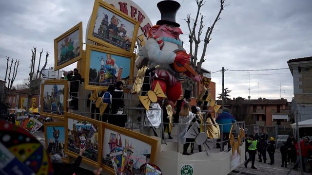 Carnevale di Fano 2023, spettacolo con la sfilata dei carri