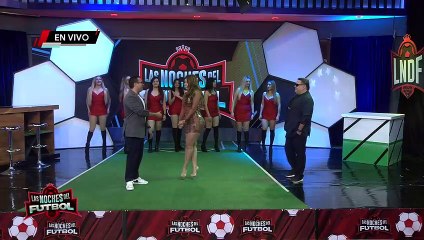 Le llueven miles de pretendientes a conductora de la noche