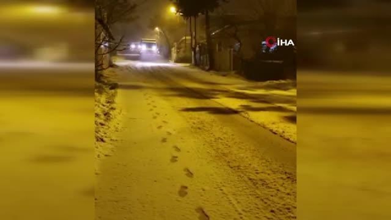 Pendik Belediyesi karla mücadele çalışmalarını kesintisiz sürdürüyor