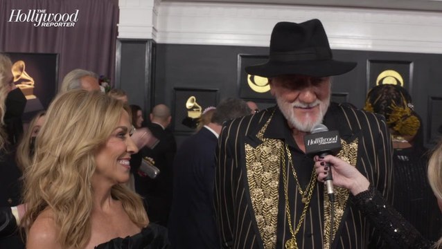 Sheryl Crow and Mick Fleetwood Talk Tribute to Christine McVie: “It Feels Special and Deep” | Grammys 2023