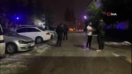 Deprem Adana'da da yıkıma neden oldu, vatandaşlar sokağa döküldü