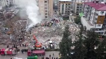 İstasyon Caddesi Esenevler Mahallesinde yıkılan on katlı bina havadan görüntülendi