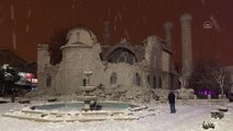 Malatya'da 7.4 büyüklüğündeki depremde Battalgazi Ulu Cami yıkıldı