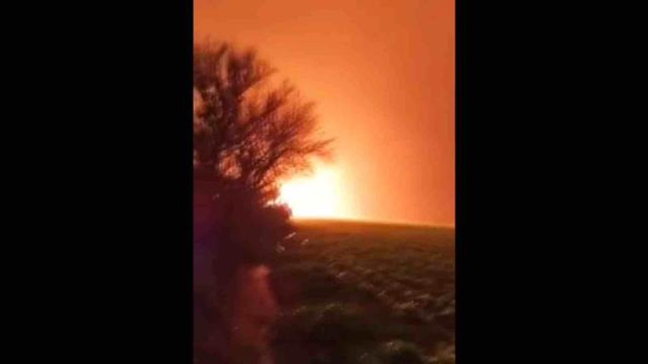 Depremin ardından doğalgaz boru hattı patladı