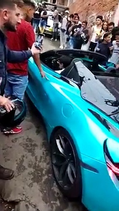 Yeferson Cossio, llegó a visitar su barrio natal en el Popular 1