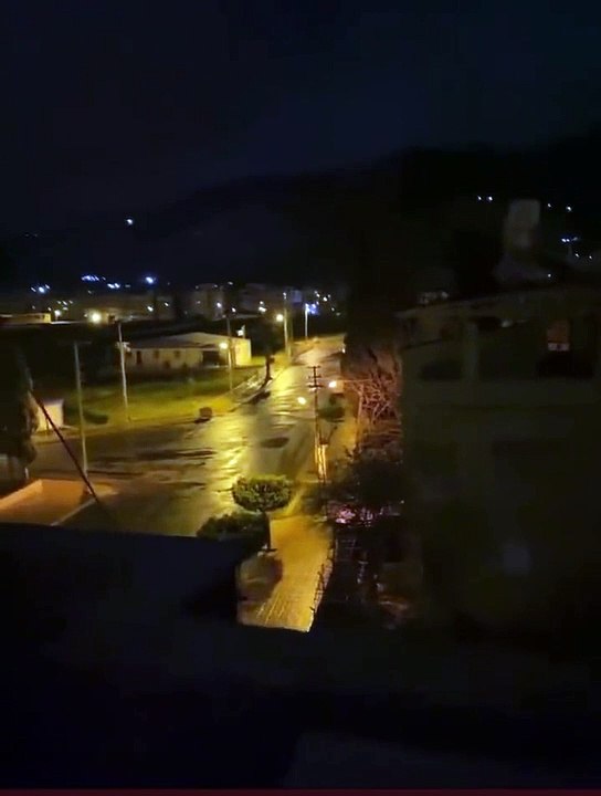 Tremblement de terre cette nuit en Turquie : Des dizaines de morts à travers le pays et en Syrie alors que plusieurs immeubles se sont effondrés