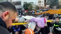 Adana'da bir çocuk enkaz altından çıkarıldı: O anlar kamerada
