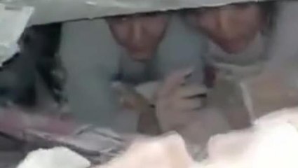 Görüntü Diyarbakır'dan! Enkaz altındaki genç ekiplere seslendi: Kardeşimden ses geliyor