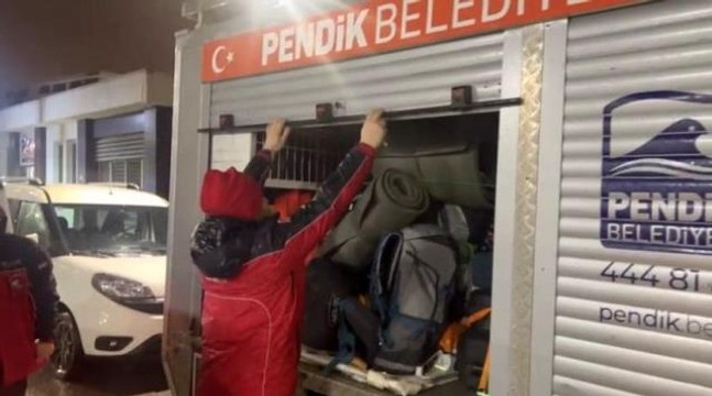 Pendik'ten arama kurtarma ekipleri deprem bölgesine gönderildi