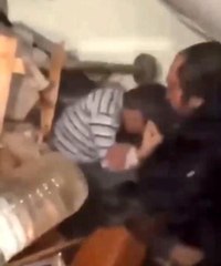 Hatay'da depremde yıkılan apartmandan bir aile böyle kurtarıldı