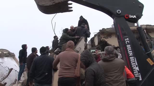 Hatay'da enkaz altındaki çocuk böyle kurtarıldı
