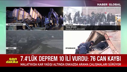 Malatya'da yoğun kar yağışı altında depremzedeleri kurtarma çalışması