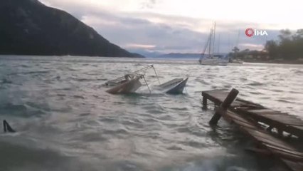 Fırtına tekneleri batırdı, iskeleleri yerinden söktü