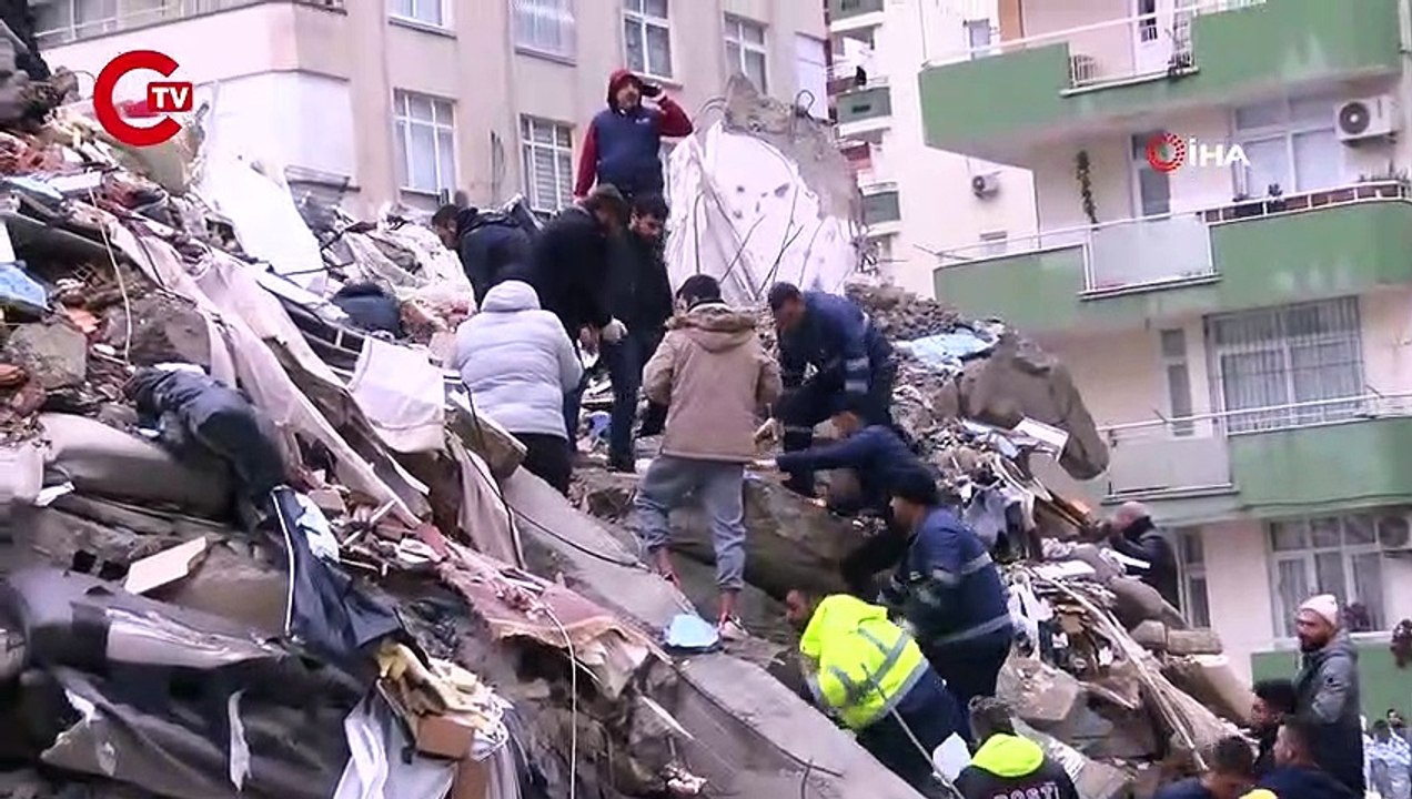 Kahramanmaraş'ta 7.4 büyüklüğünde deprem! Gaziantep'te son durum...