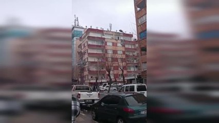 7,4 Büyüklüğündeki Deprem, 10 İli Vurdu… Şanlıurfa'da Bir Bina, Artçı Sarsıntılarla Yıkıldı