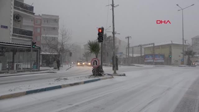 ÇANAKKALE BOĞAZI KAR YAĞIŞI NEDENİYLE ÇİFT YÖNLÜ TRAFİĞE KAPATILDI