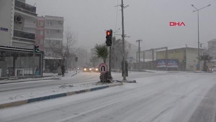 ÇANAKKALE BOĞAZI KAR YAĞIŞI NEDENİYLE ÇİFT YÖNLÜ TRAFİĞE KAPATILDI