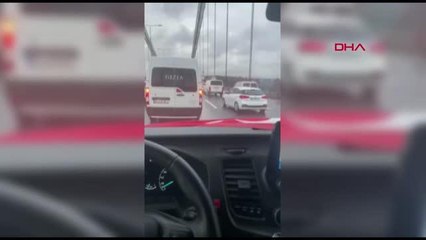 İSTANBUL-FSM'DE ŞİDDETLİ RÜZGAR NEDENİYLE RÖMORK YAN YATTI