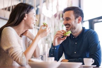 Couple : le « benching », cette tendance vicieuse qu'il faut savoir détecter