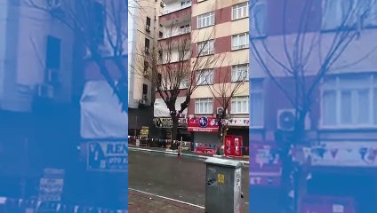 Vídeo chocante mostra momento em que prédio desaba após terremoto na Turquia