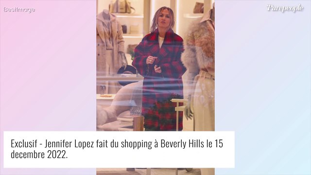 Robe fendue, culotte apparente et maxi-décolleté : Jennifer Lopez renversante aux Grammy's, Ben Affleck subjugué