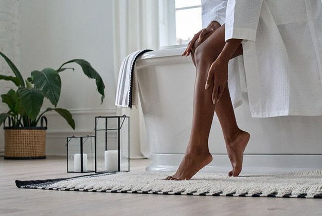 Ce gant pour dire adieu aux peaux mortes est numéro 1 des ventes sur Amazon