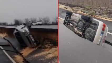 Deprem sırasında dev yarıkların oluştuğu otoyol seyir halindeki araçları yuttu