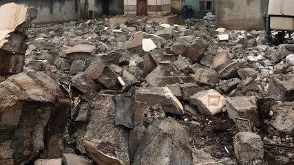 Minare parçaları üzerine düşen öğretmen hayatını kaybetti