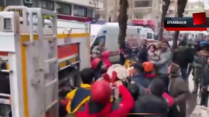 Diyarbakır'da yıkılan binadan kurtarılan kız çcoğu