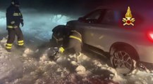 Castelluccio di Norcia (PG) - Soccorsi automobilisti in difficoltà per forti nevicate (06.02.23)