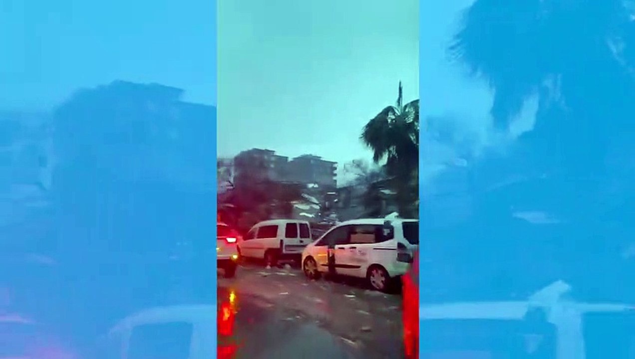 Vídeos da tragédia mostram o rastro de destruição após terremoto de magnitude 7,7 na Turquia