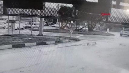 ANTALYA'DAN DEPREM BÖLGESİNE GİDEN İTFAİYE ARACI MİNİBÜSLE ÇARPIŞTI, 1 ÖLÜ 3 YARALI