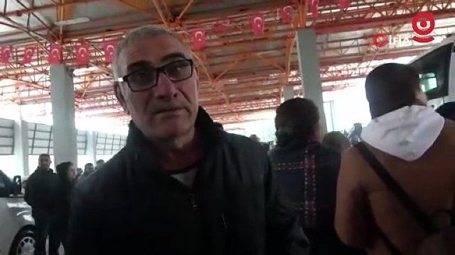 Aileler enkaz altından gelecek güzel bir haberi gözyaşları ile bekliyor