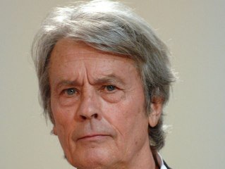 "Rupture de contrat, moi je ne reviens pas", quand Alain Delon menace violemment le réalisateur d’"Asterix et Obelix aux Jeux Olympiques" !