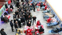 Deprem bölgesi için kan bağışı seferberliği! İstanbul'da vatandaşlar merkezlerde yoğunluk oluşturdu