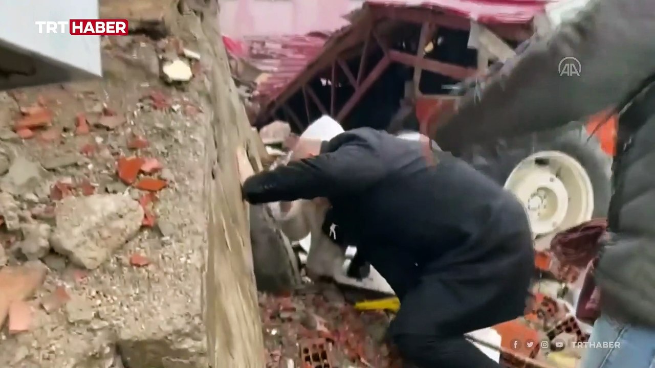 İçişleri Bakanı Soylu, enkaz altında kalan vatandaşla konuştu
