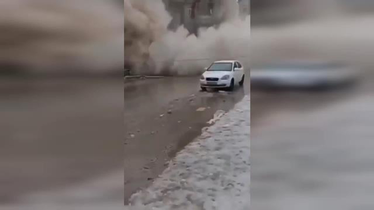 7,7 Büyüklüğündeki Deprem 10 İli Vurdu… İkinci Depremde Elazığ'da Bir Bina Yıkıldı