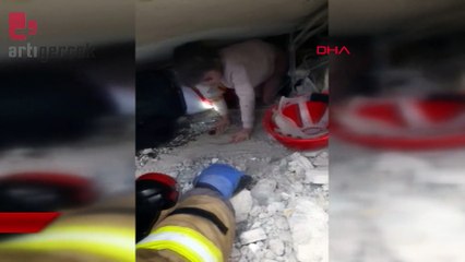 Maraş'ın Göksun ilçesinde enkaz altında kalan bir çocuk kurtarıldı