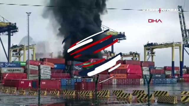 İskenderun Limanında depremde devrilen konteynerlerde yangın meydana geldi