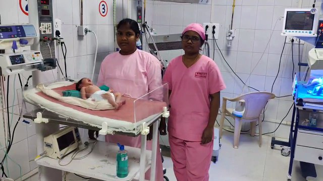 न्म के बाद ही नवजात बच्ची को झाड़ियों में फेंक दिया