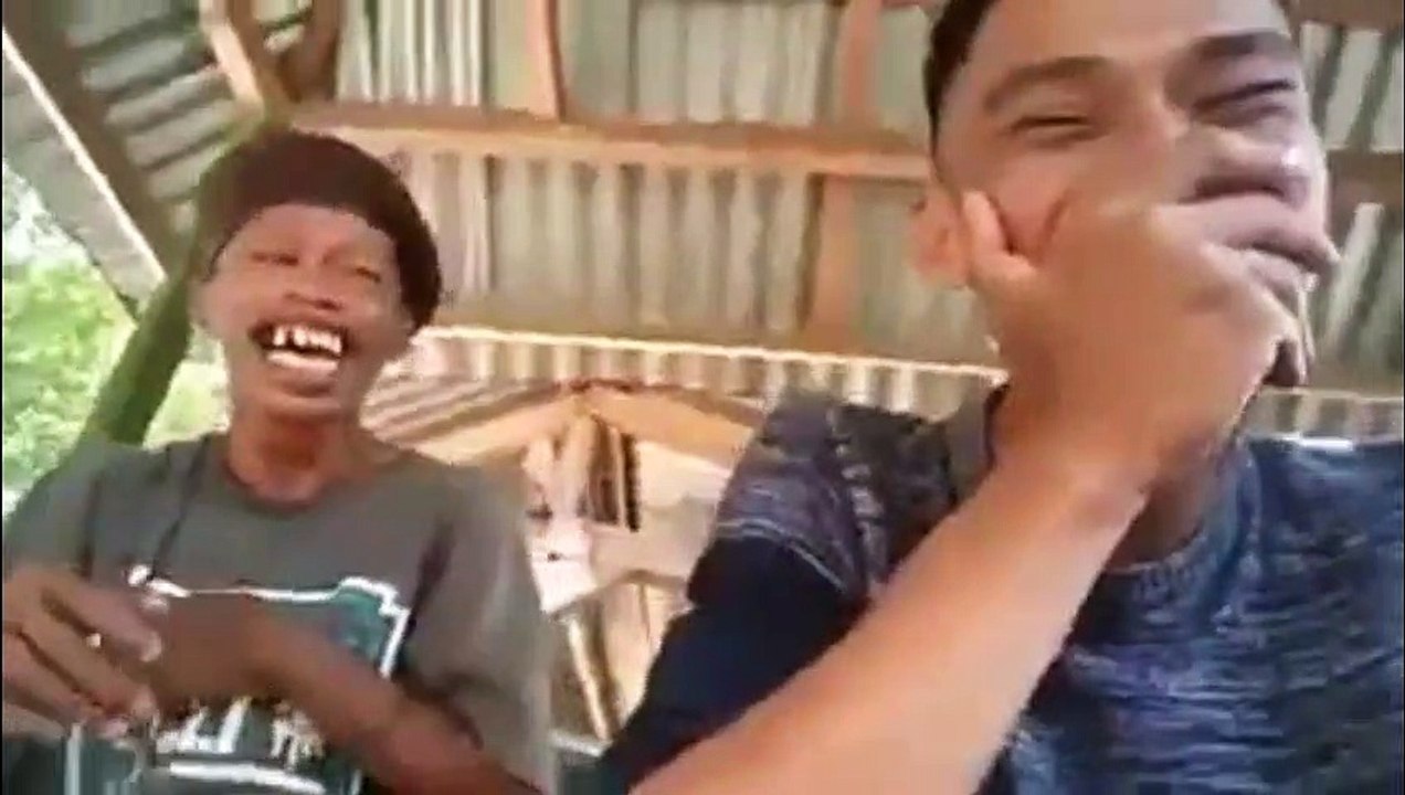 per gosong niatnya menghujat rosululloh, malah mempermalukan agamanya sendiri kerne digampar dgn data dan fakte  yg ada