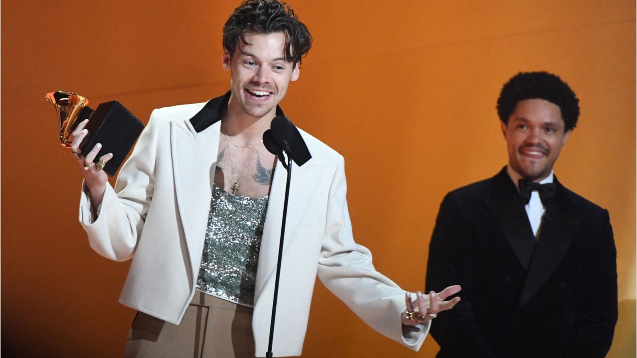 VOICI : Grammy Awards 2023 : Harry Styles sous le feu des critiques après un tweet qui ne passe pas