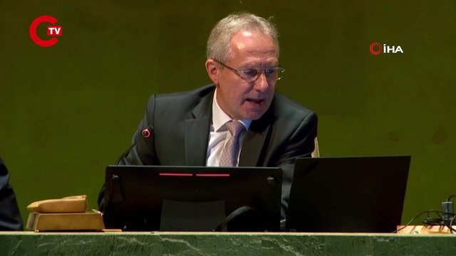 BM Genel Kurulunda Türkiye'deki depremde hayatını kaybedenler için saygı duruşu